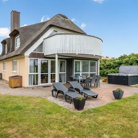 Сasa de vacaciones Algut - 200m From The Sea By Interhome